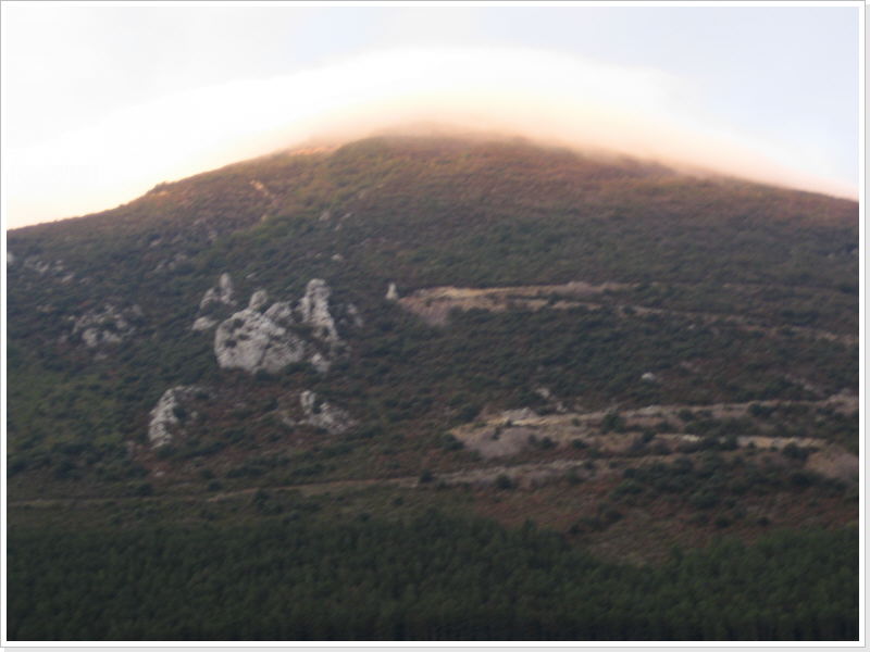 wolkenverhllter Monte Higa im Sonnenaufgang