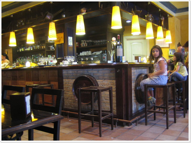 Tresen des Hotels Jakue